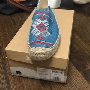 Soludos Yucatan embroidered Ocean Blue size 7.5